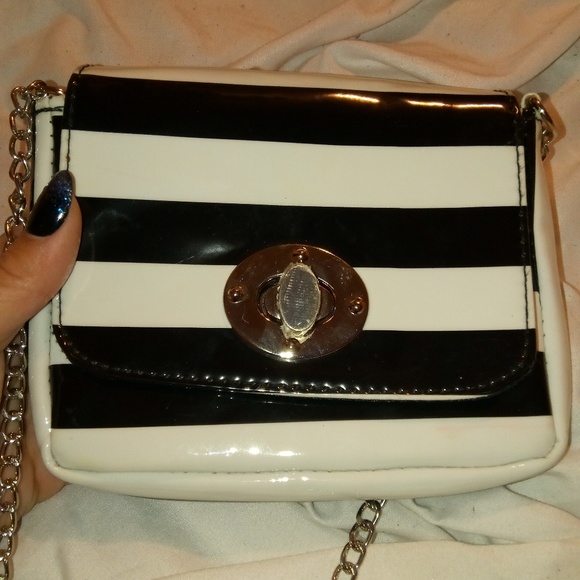 Small Black and white cross body satchel - Picture 5 of 5